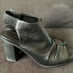 Azura Bojinka Black Tonal Leather Block Heel